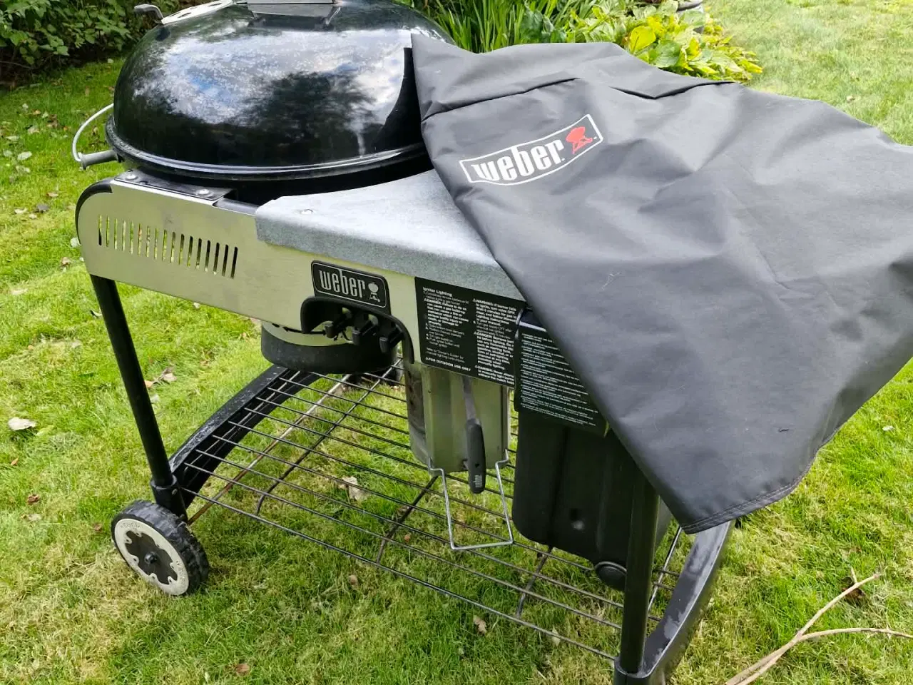 Billede 2 - 57 cm kuglegrill m/bord og gastænder