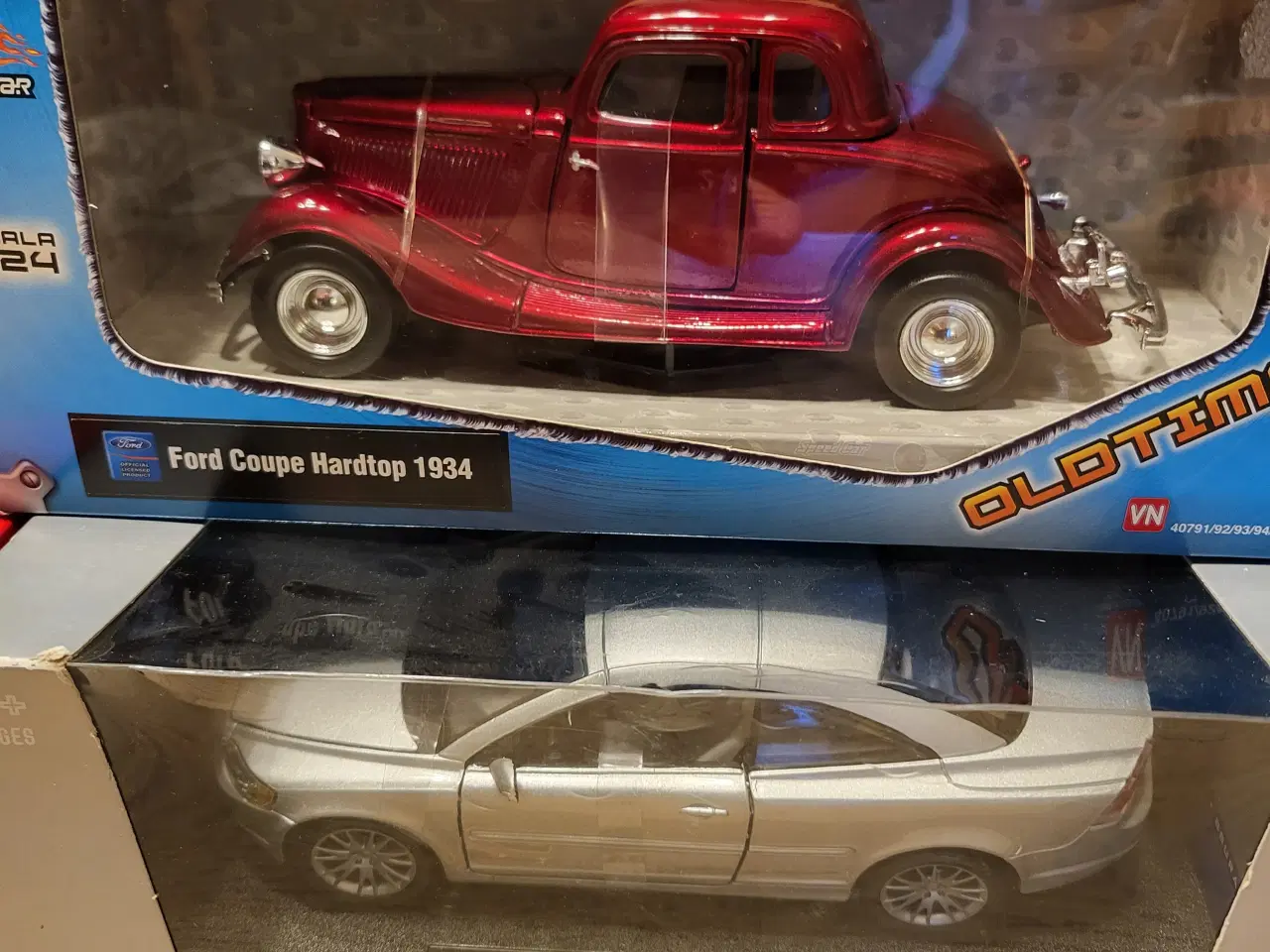 Billede 4 - Modelbiler 5 stk. Blandet 1:24 flotte 550 kr.