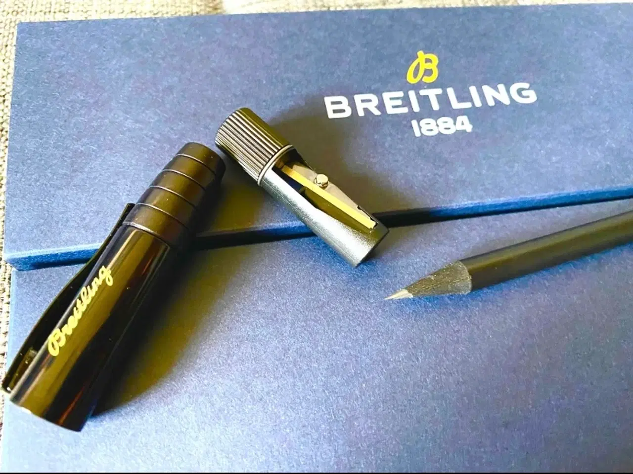 Billede 6 - Breitling: kasket/ merchandise + blyant med viskel