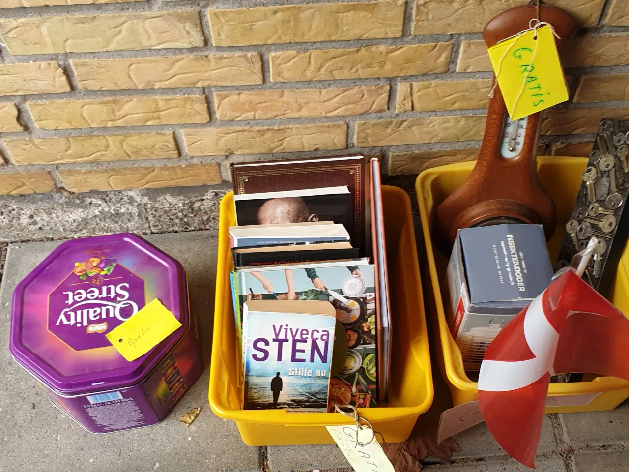 Billede 2 - GRATIS Lopper i carport SE 2 fotos