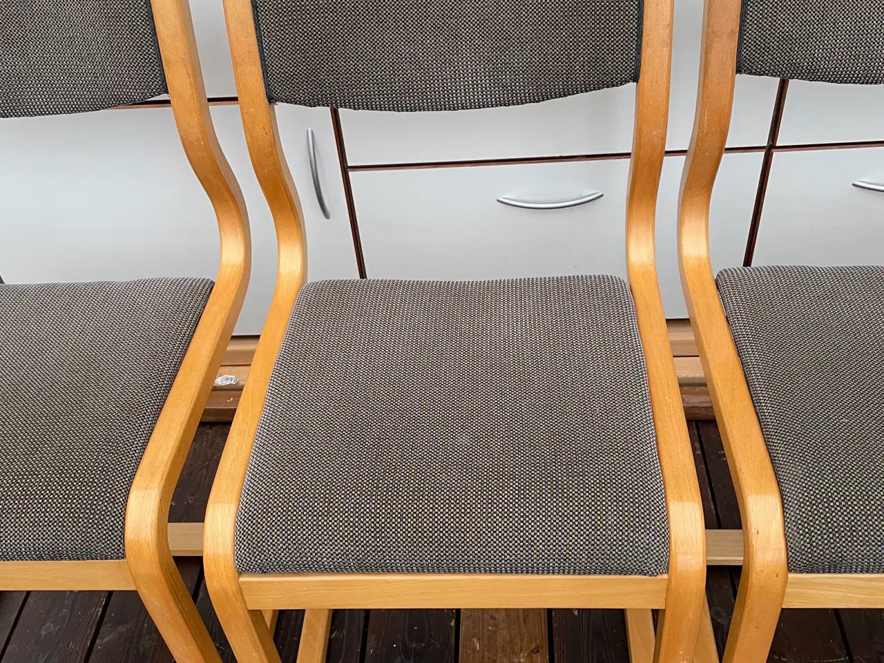 Billede 7 - Bøgetræ spisebord med frisvinger stole