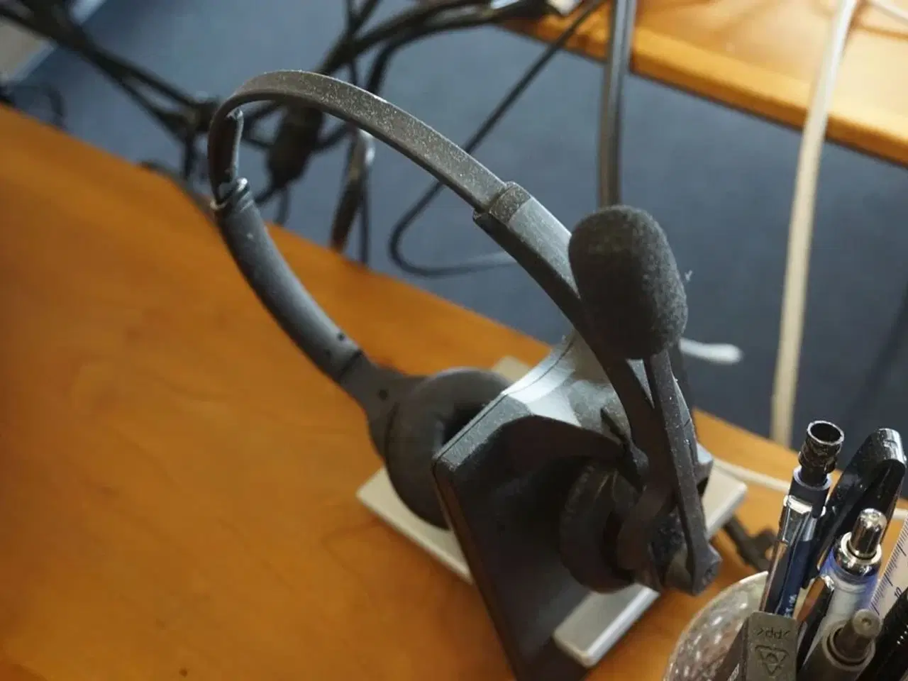 Billede 10 - 2 stk. skærme + tastatur, mus, headset & dockingstation