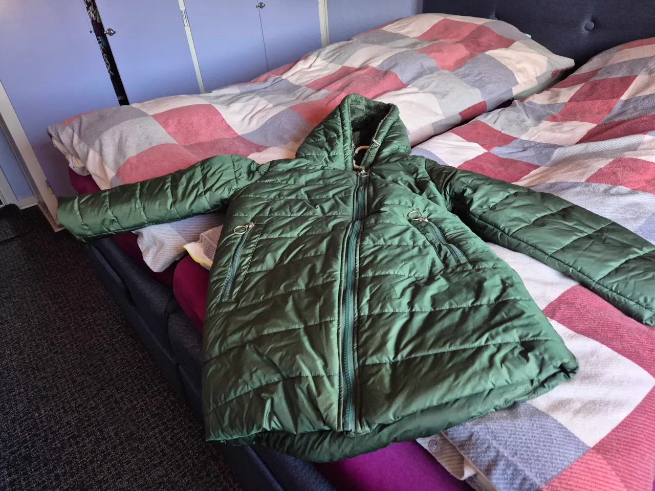 Billede 4 - Vinterfrakke med plydsfoer