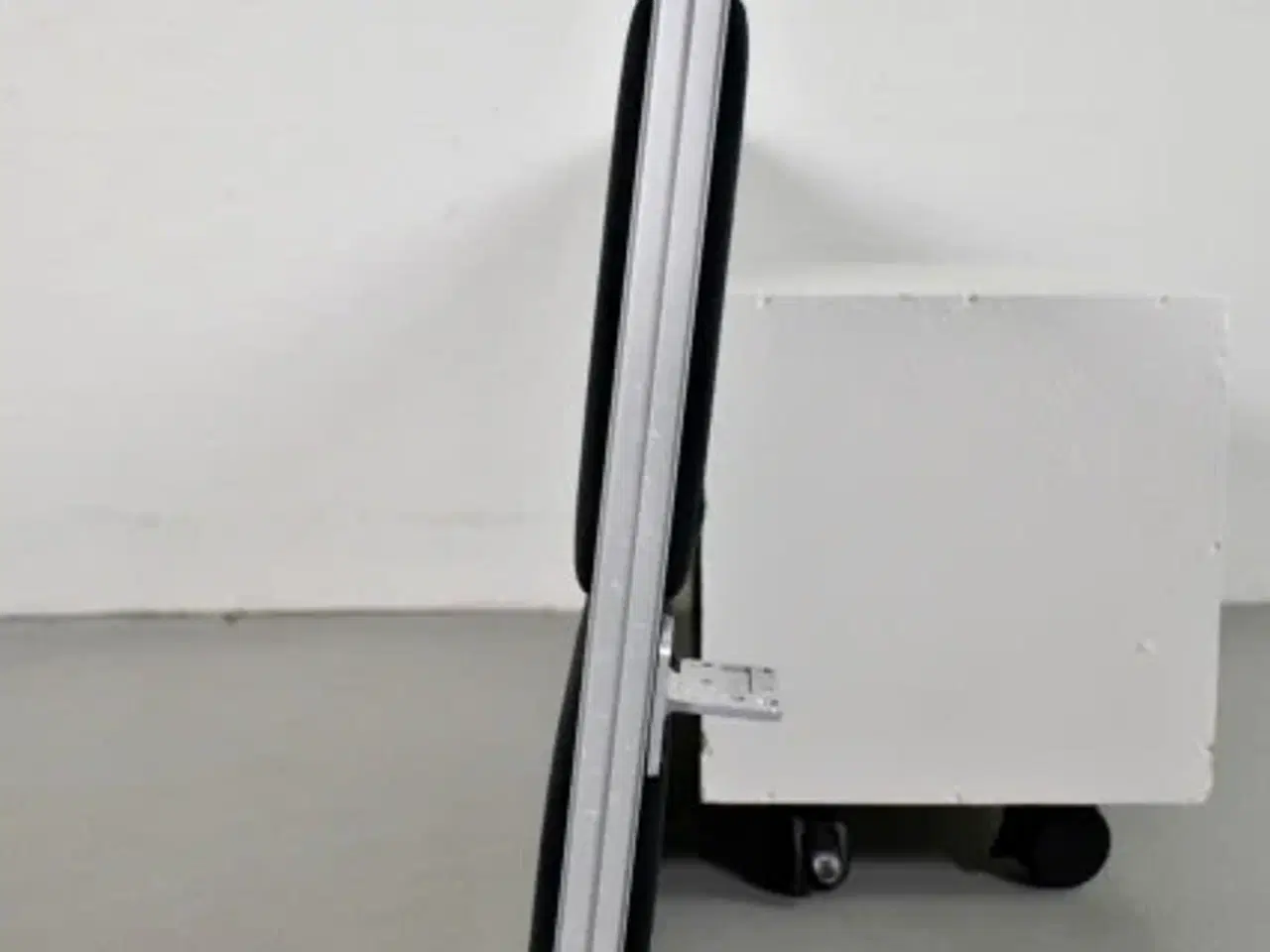 Billede 7 - Bordskærm i sort og aluminium, 180 cm.