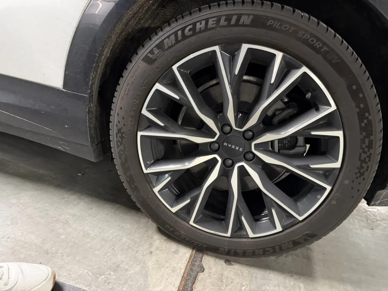 Billede 1 - Sælges 4 Michelin dæk 265/45 R20