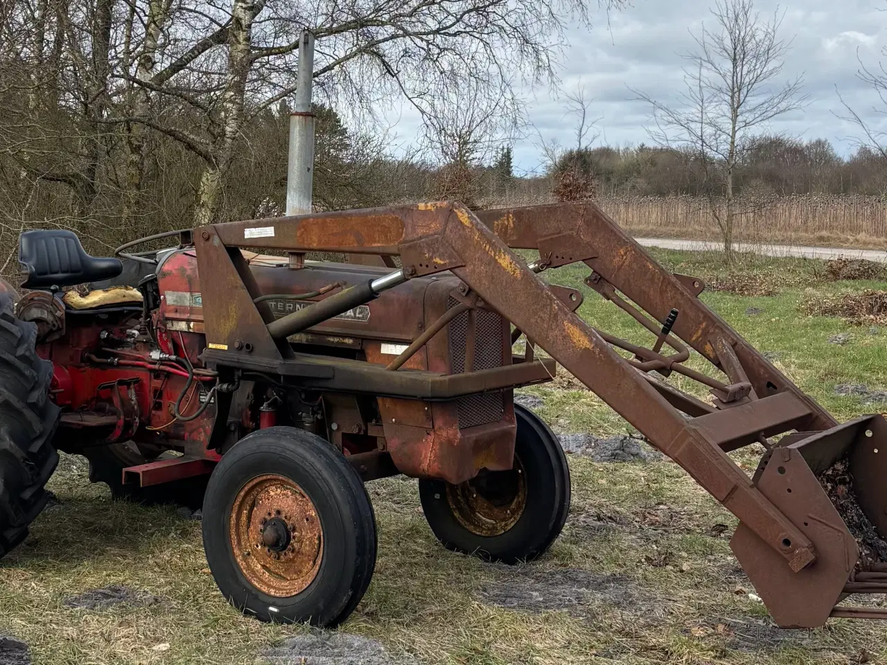 Billede 1 - IH 444 med frontlæsser