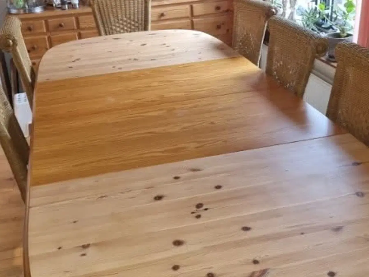 Billede 3 - Spisebord i fyr. 