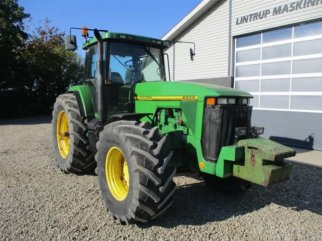 Billede 17 - John Deere 8300 Pæn regulær traktor med rigtig gode dæk på.