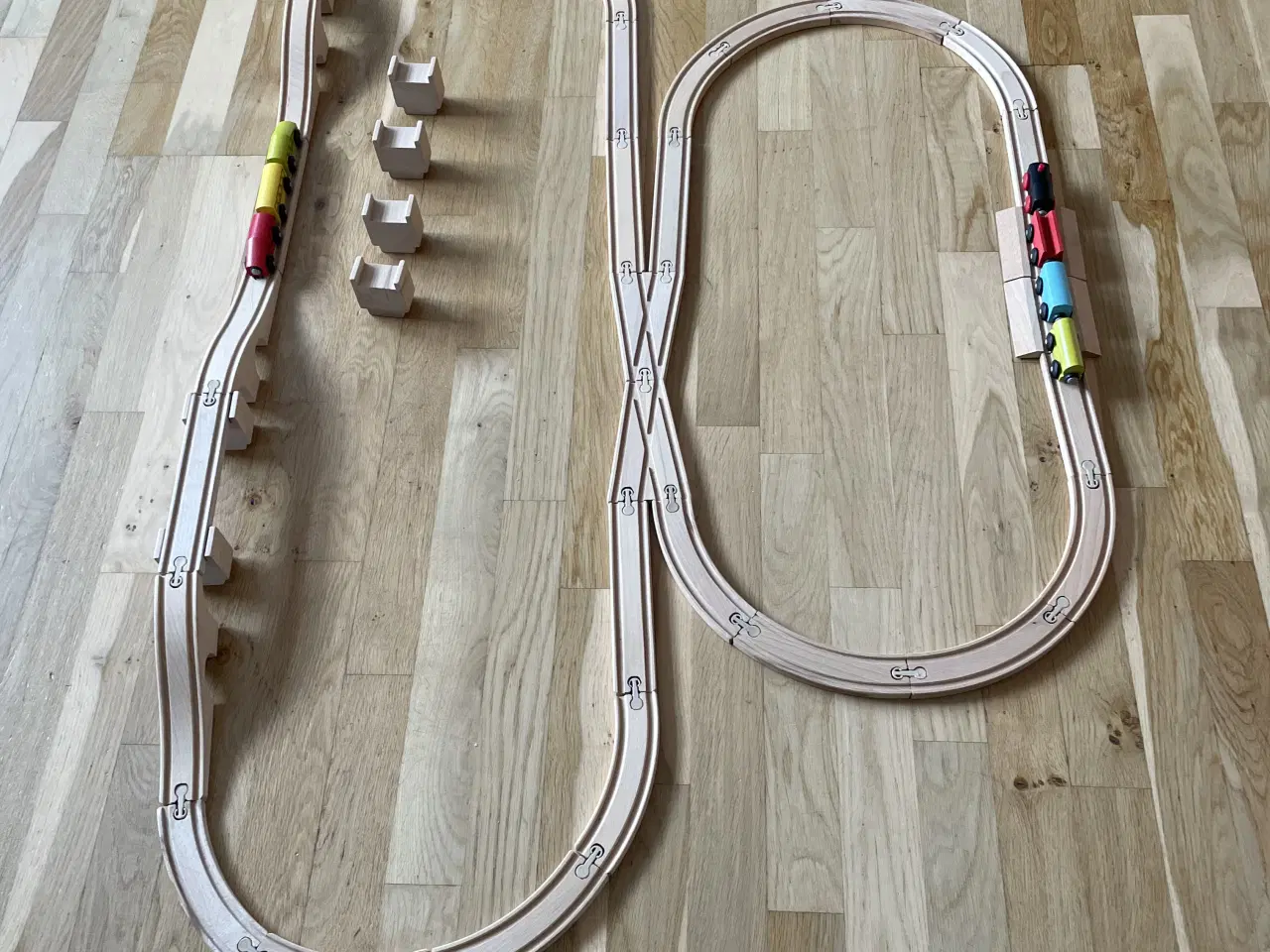 Billede 3 - Togbane i træ - Ikea