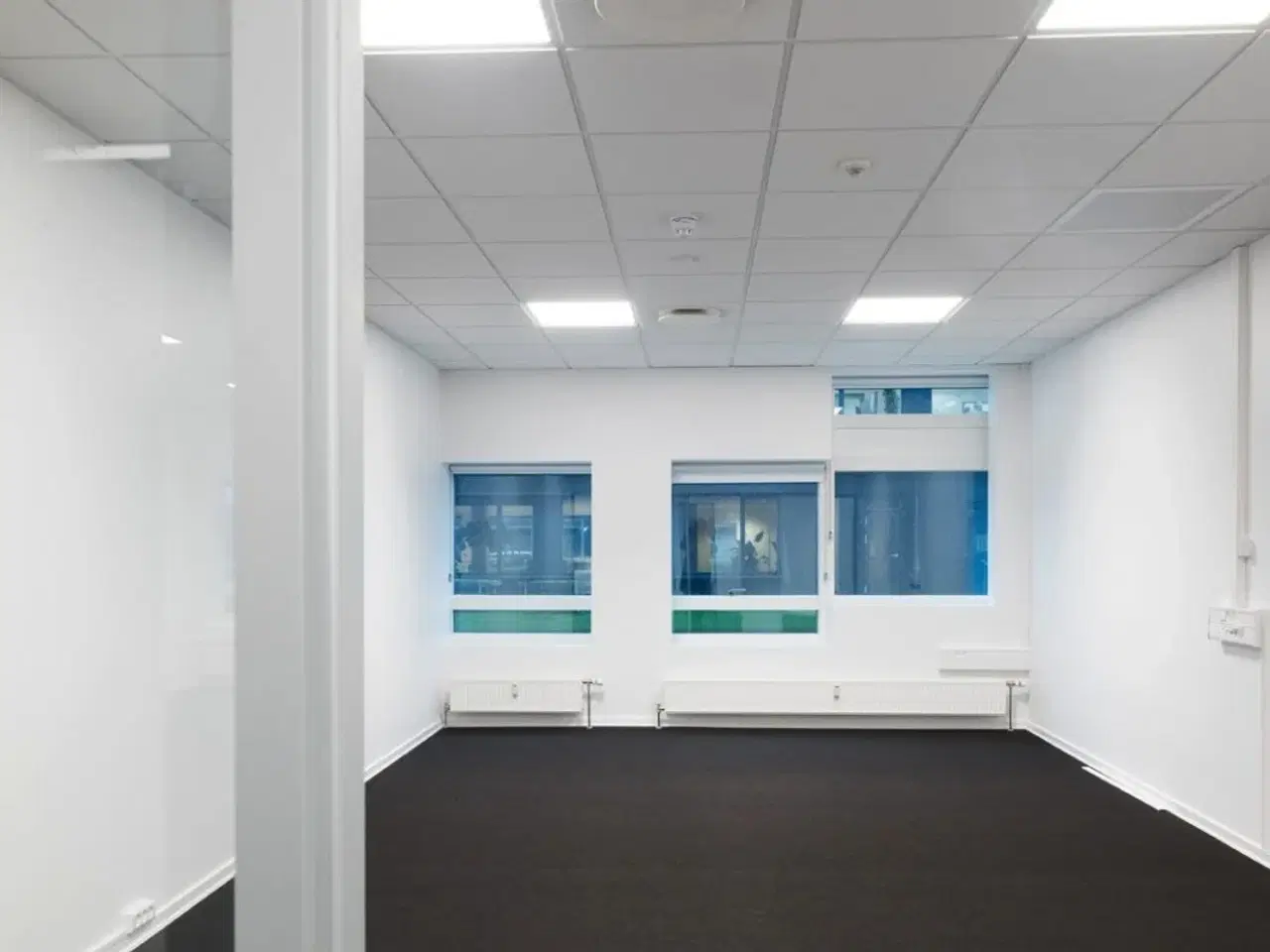 Billede 10 - I denne moderne flerbrugerejendom udbydes lyse og indbydende kontorlejemål i varierende størrelser der passer perfekt til virksomheder i alle størrelser