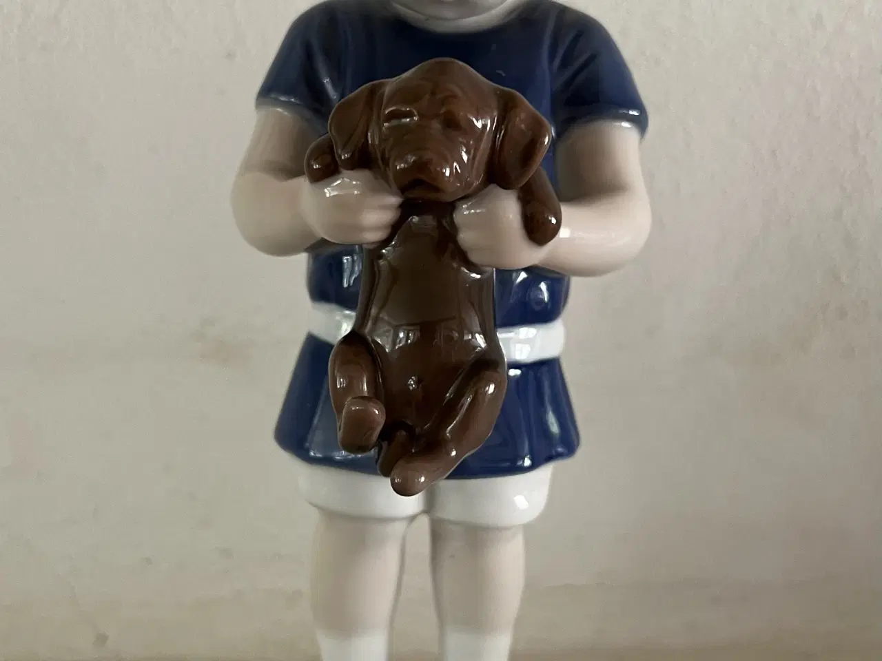 Billede 1 - B&G porcelænsfigur, Dreng med hundevalp