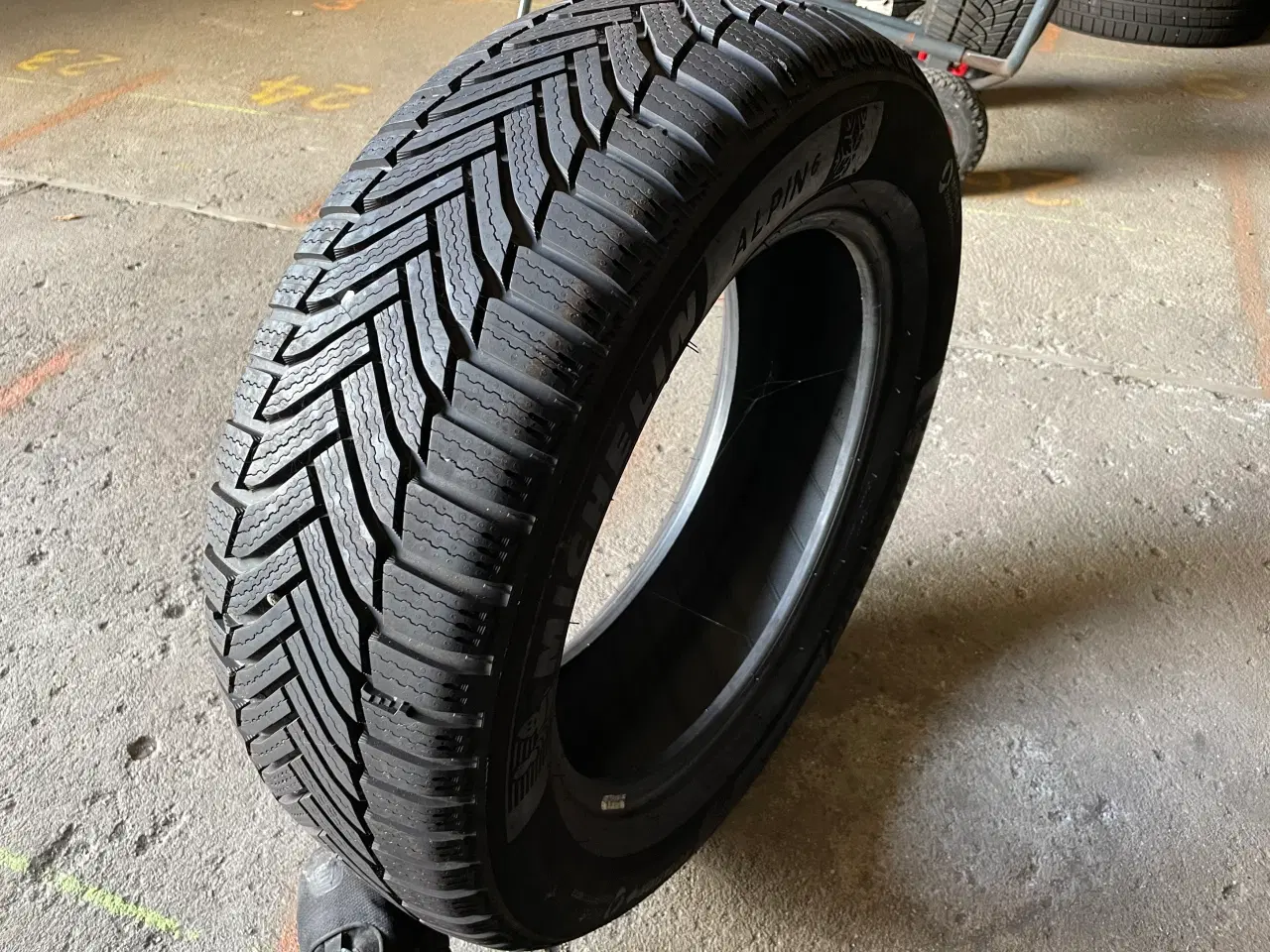 Billede 1 - 17 Michelin 215/60/17 Ref.W4 vinter