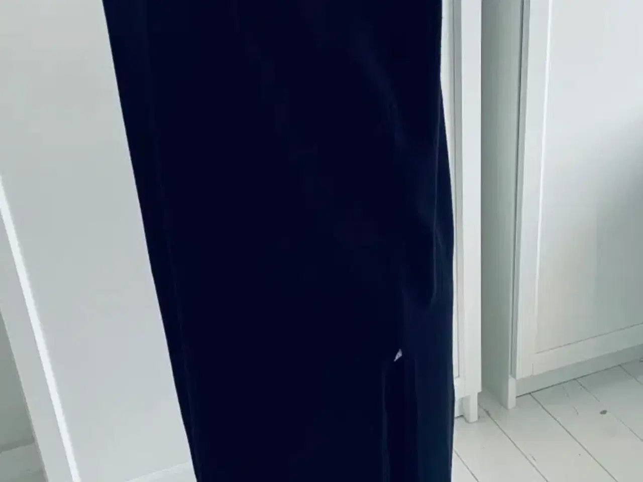 Billede 4 - Gina tricot kjole i sort 