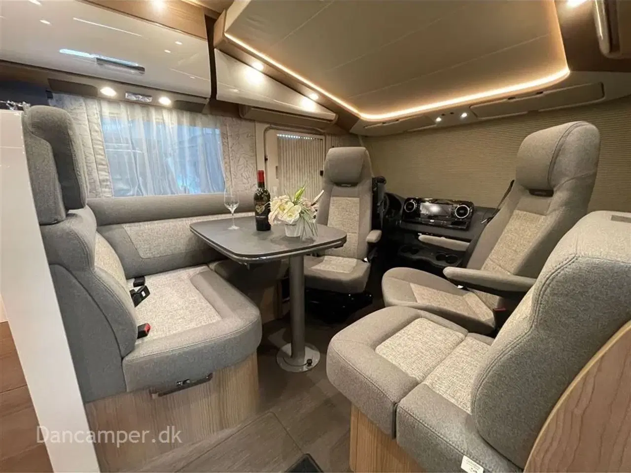 Billede 10 - 2026 - Carthago c-tourer I 145 LE   Design og komfort når det er bedst! MERCEDES 170 Hk, 9-trin aut.gear, adaptiv fartpilot,  4,2/4,5 tons totalvægt