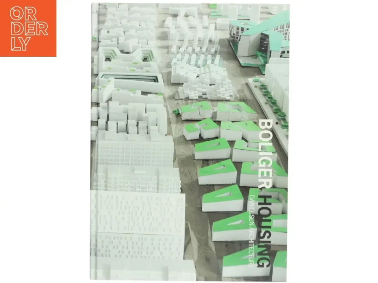 Billede 1 - Boliger / Housing af Danielsen Architects (bog)