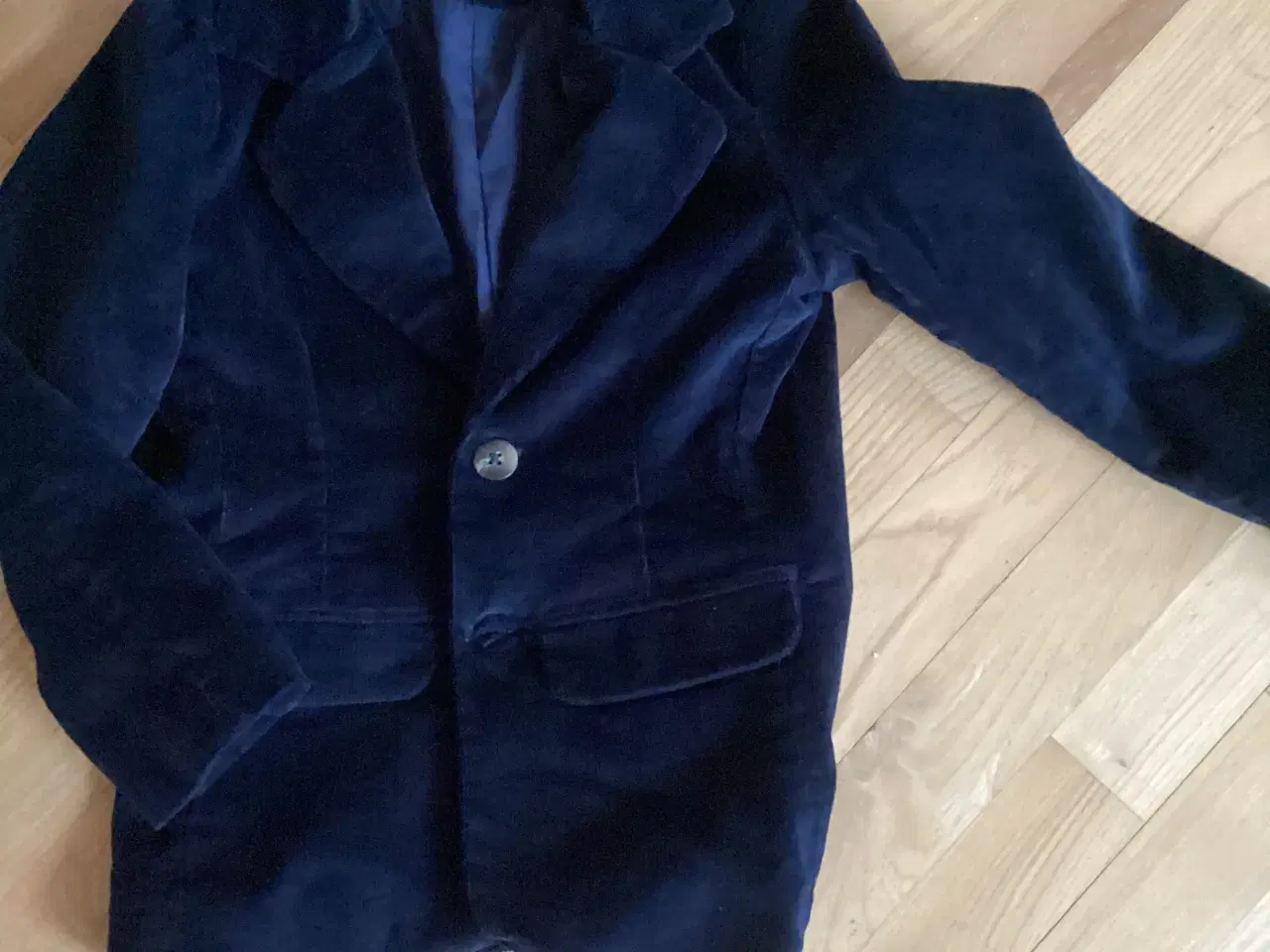 Billede 2 - Mørkeblå velour blazer fra Name It