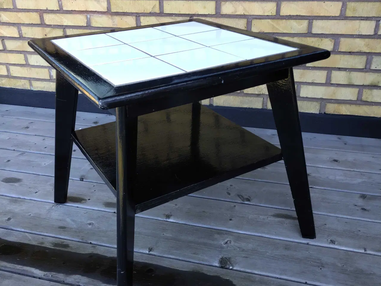 Billede 1 - Bord med klinker, malet