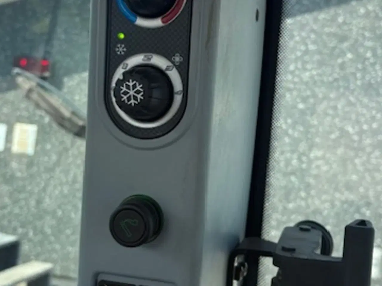 Billede 19 - New Holland T5.95 MED FRONTLIFT + MASSER AF OLIEUDTAG.