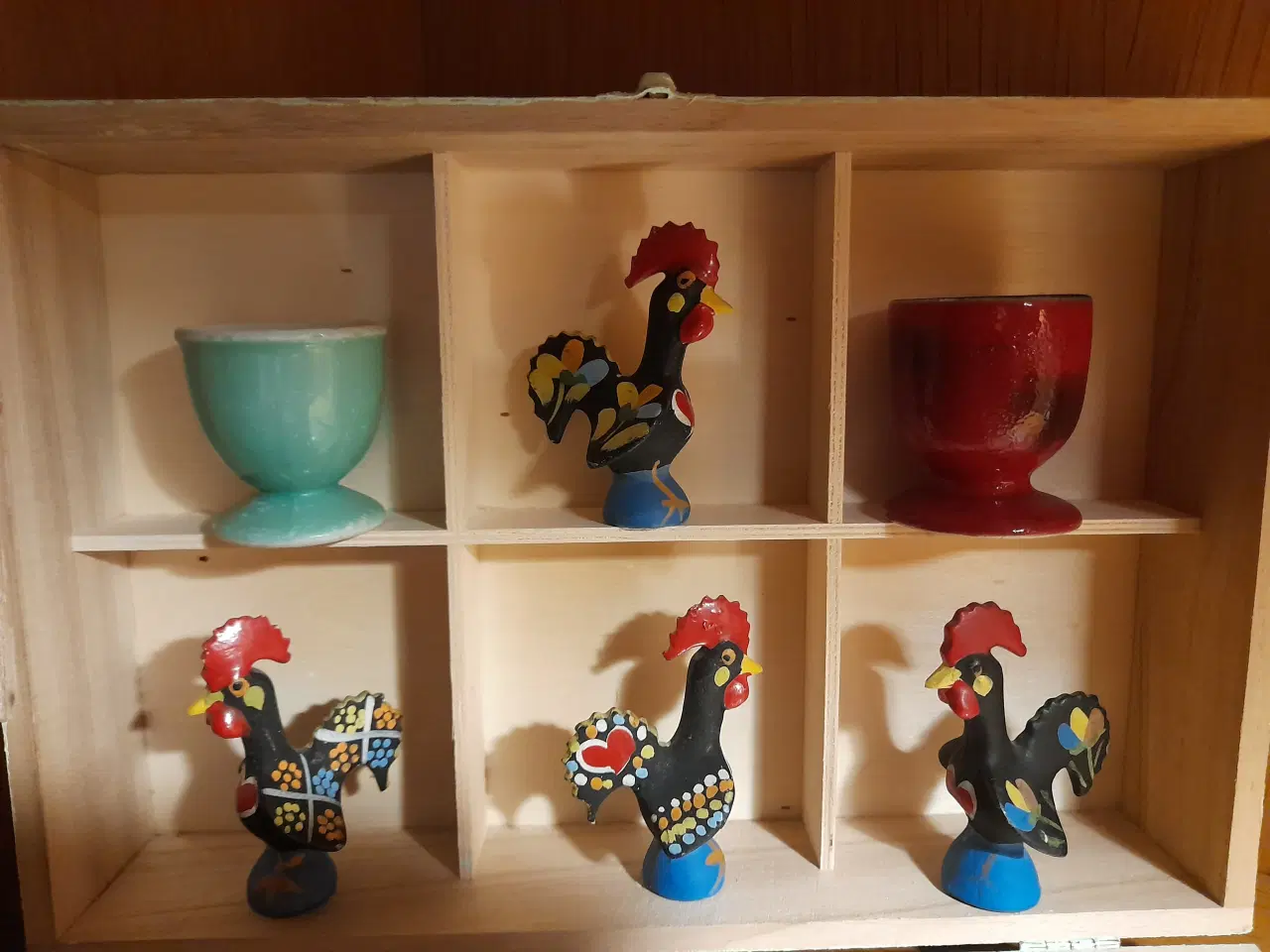 Billede 9 - Farverige Portugalhaner 4 stk +2 æggebægre