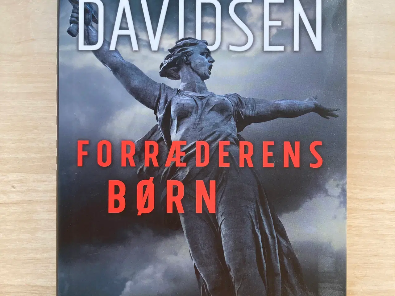 Billede 2 - Forræderens børn af Leif Davidsen