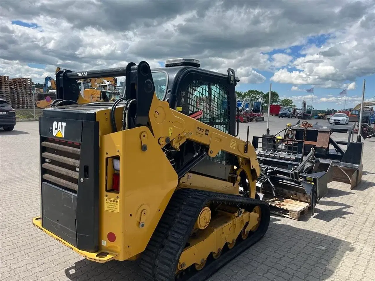 Billede 21 - Caterpillar 259D Med afretter-Powerrake-klippehoved solvl og gafler