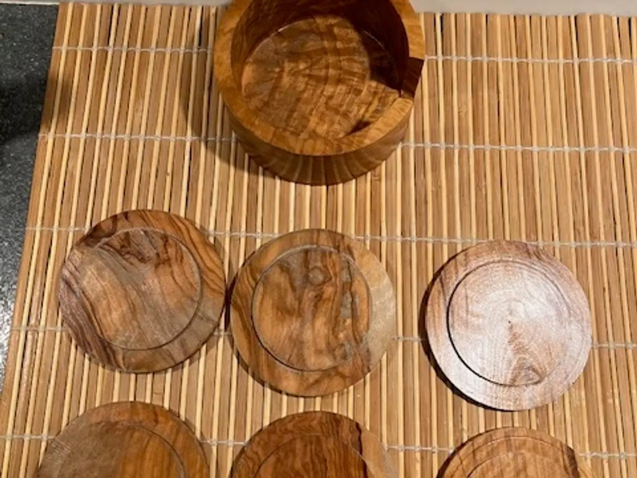 Billede 9 - Smukt og autentisk sæt ølbrikker i spansk oliventr