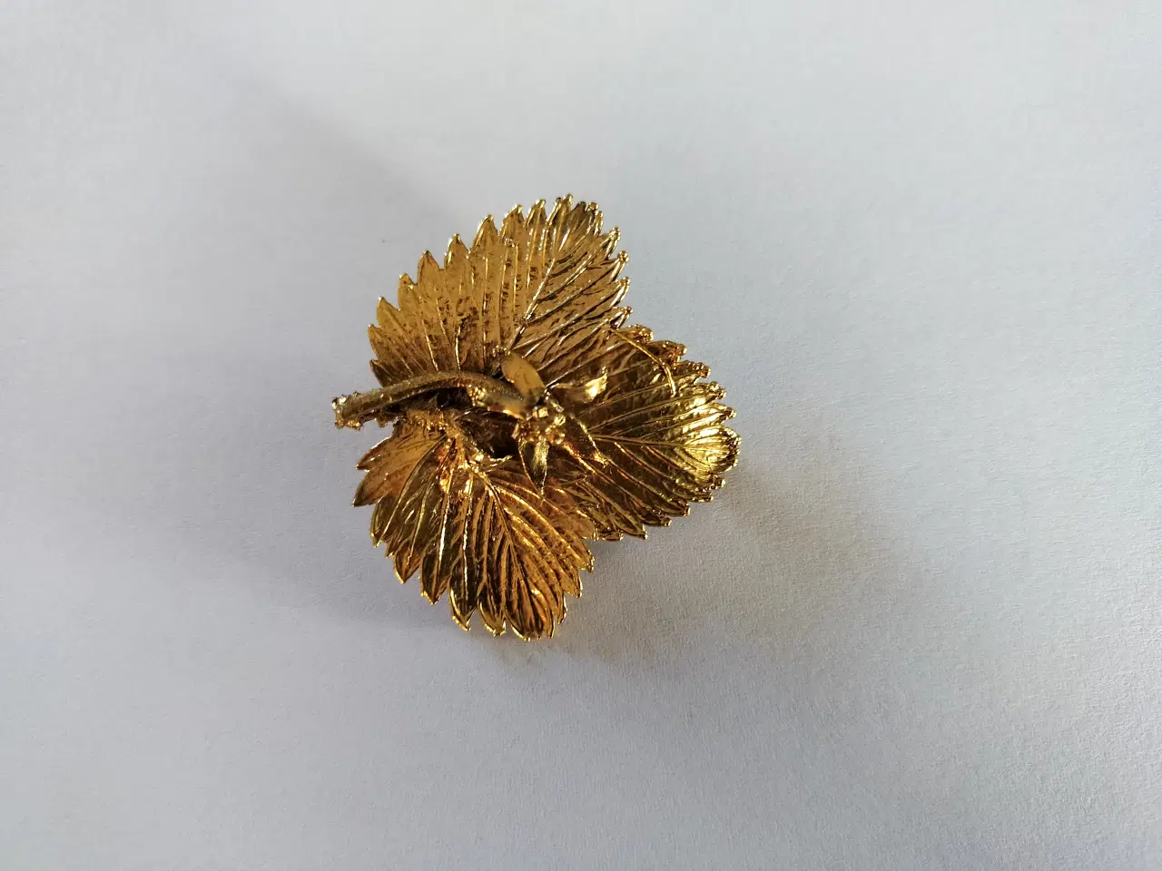 Billede 1 - Super Smuk Broche forgyldt med 24 karat guld