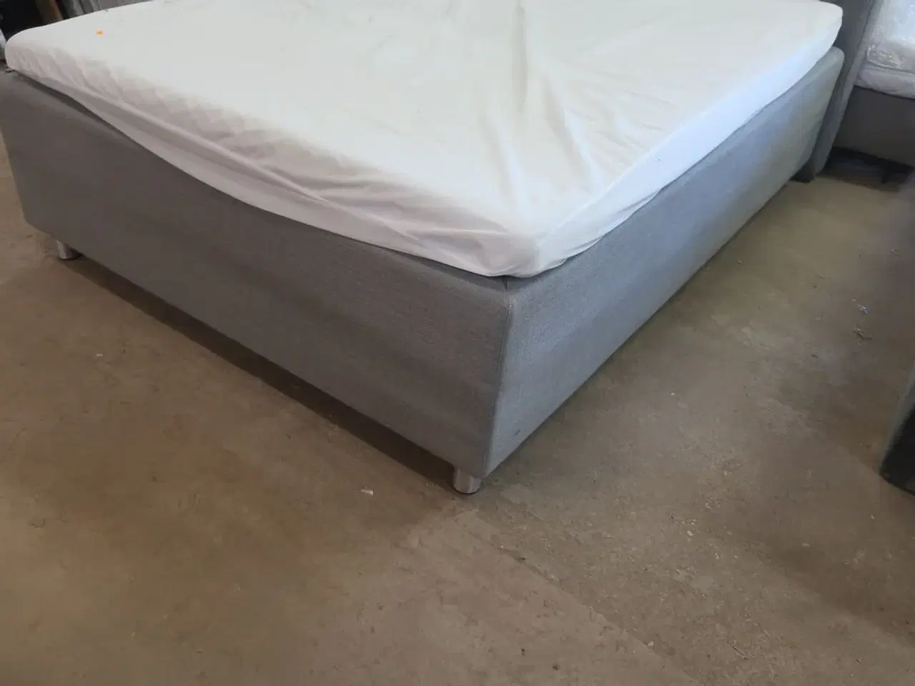 Billede 2 - Seng + Gavl  IKEA "GRUSNARV"