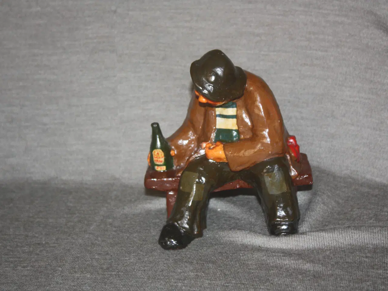 Billede 2 - Figur i keramik Fisker med øl sign B. Krilov