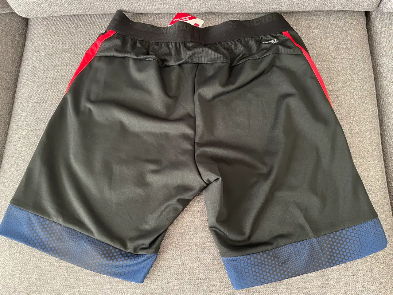 Billede 2 - Victor badmintonshorts, M samt YONEX shorts, XL