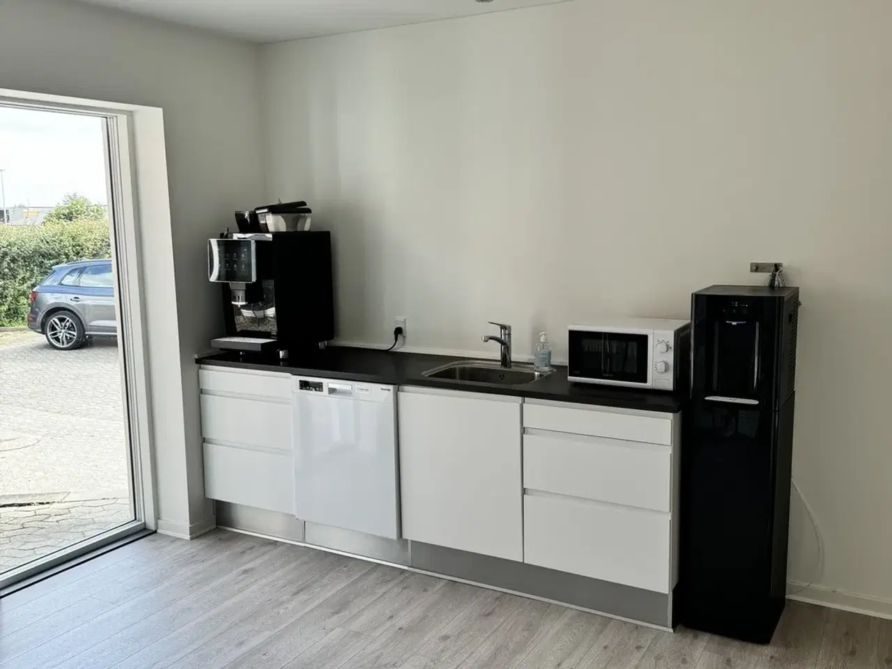 Billede 14 - Velbeliggende kontorer/butiks-/behandlerlokaler/co-workingspace og lager.