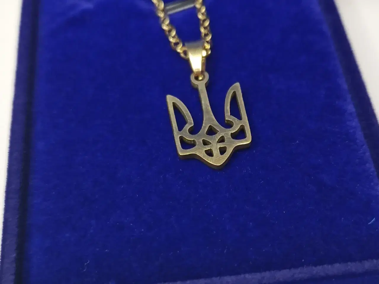 Billede 2 - Ukraine halskæde i flot blå velour æske 