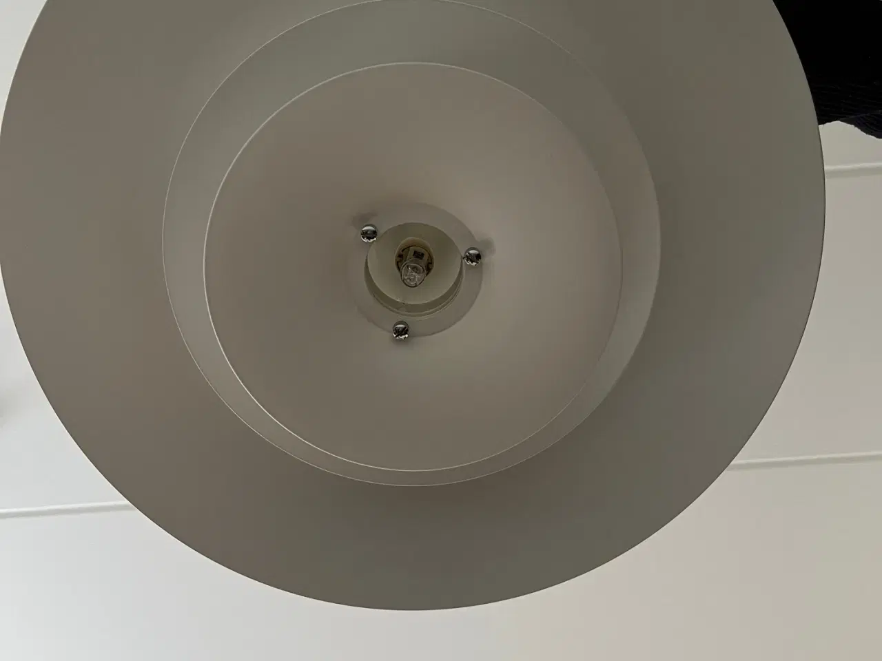 Billede 3 - Flot hvid spisebordslampe