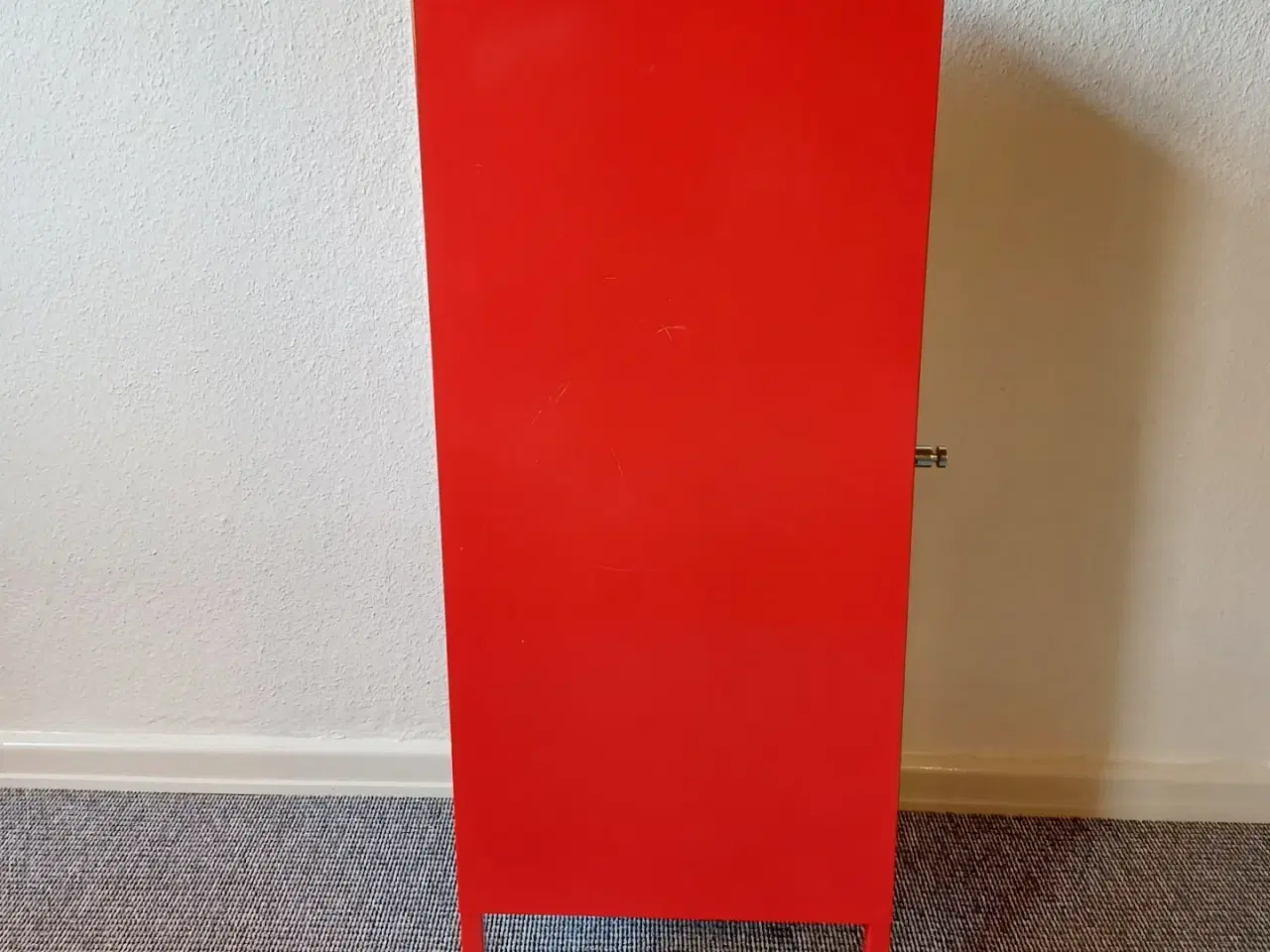 Billede 3 - Rødt stål skab. IKEA PS.