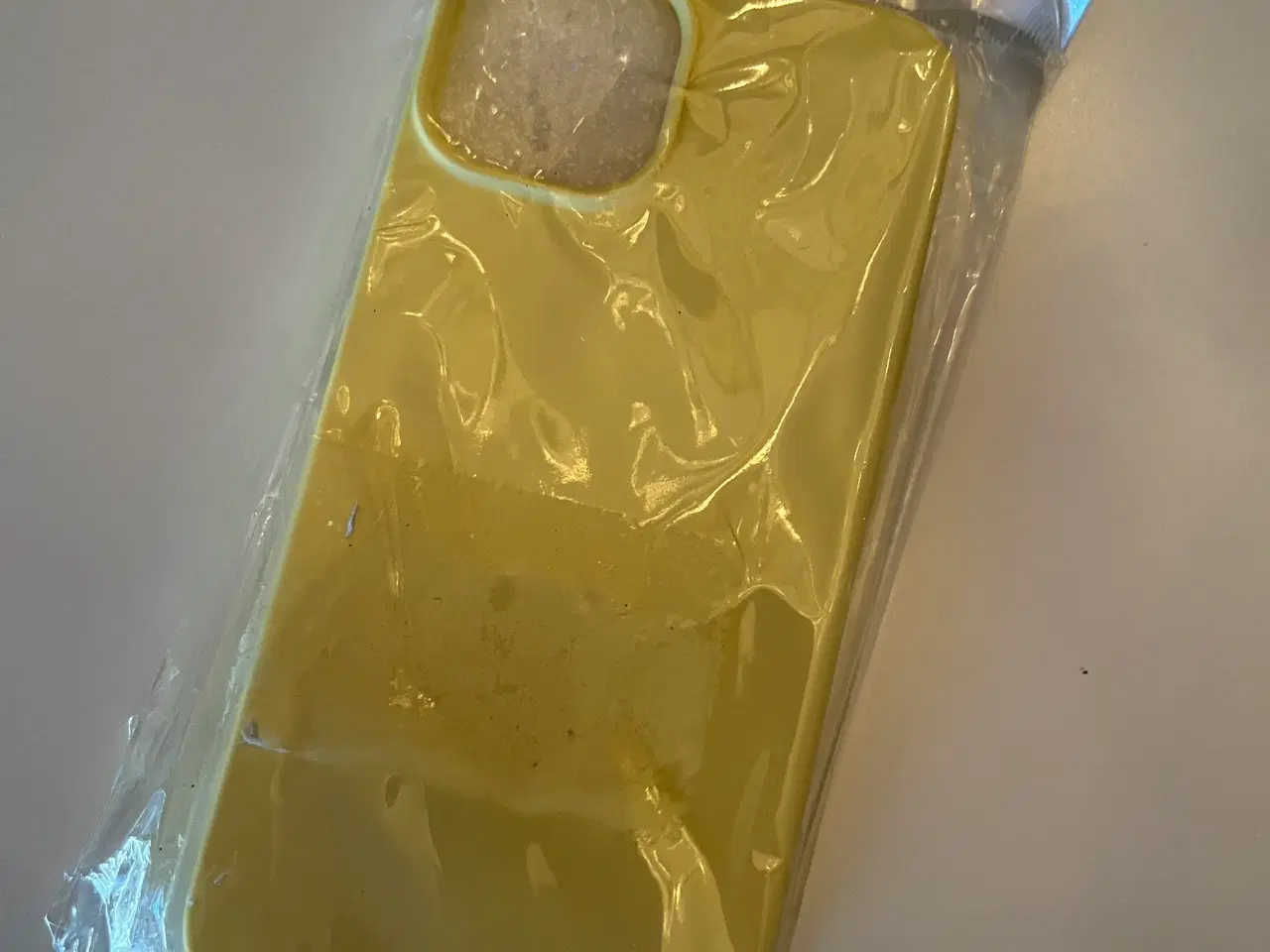 Billede 1 - Gul cover til IPhone 14