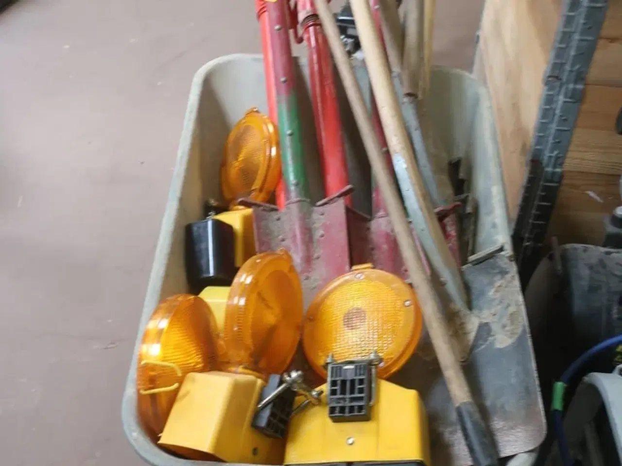 Billede 2 - Trillebør med indhold