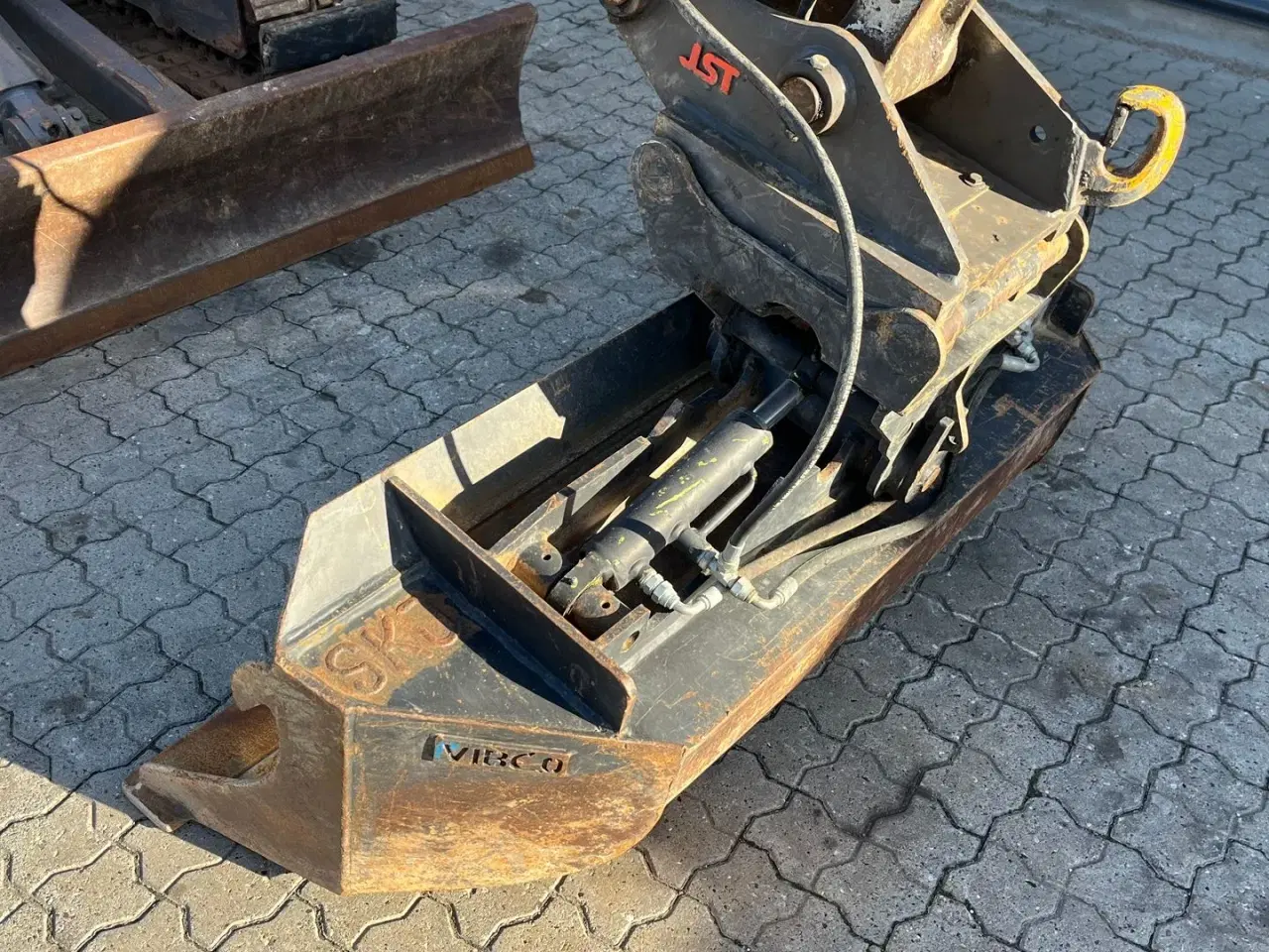 Billede 3 - Takeuchi TB260 Hydraulisk skovlskifte med kipbar planerskovl