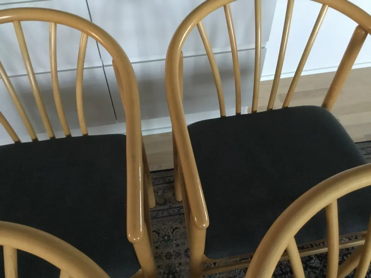 Billede 4 - Spisebordstole af lakeret bøg