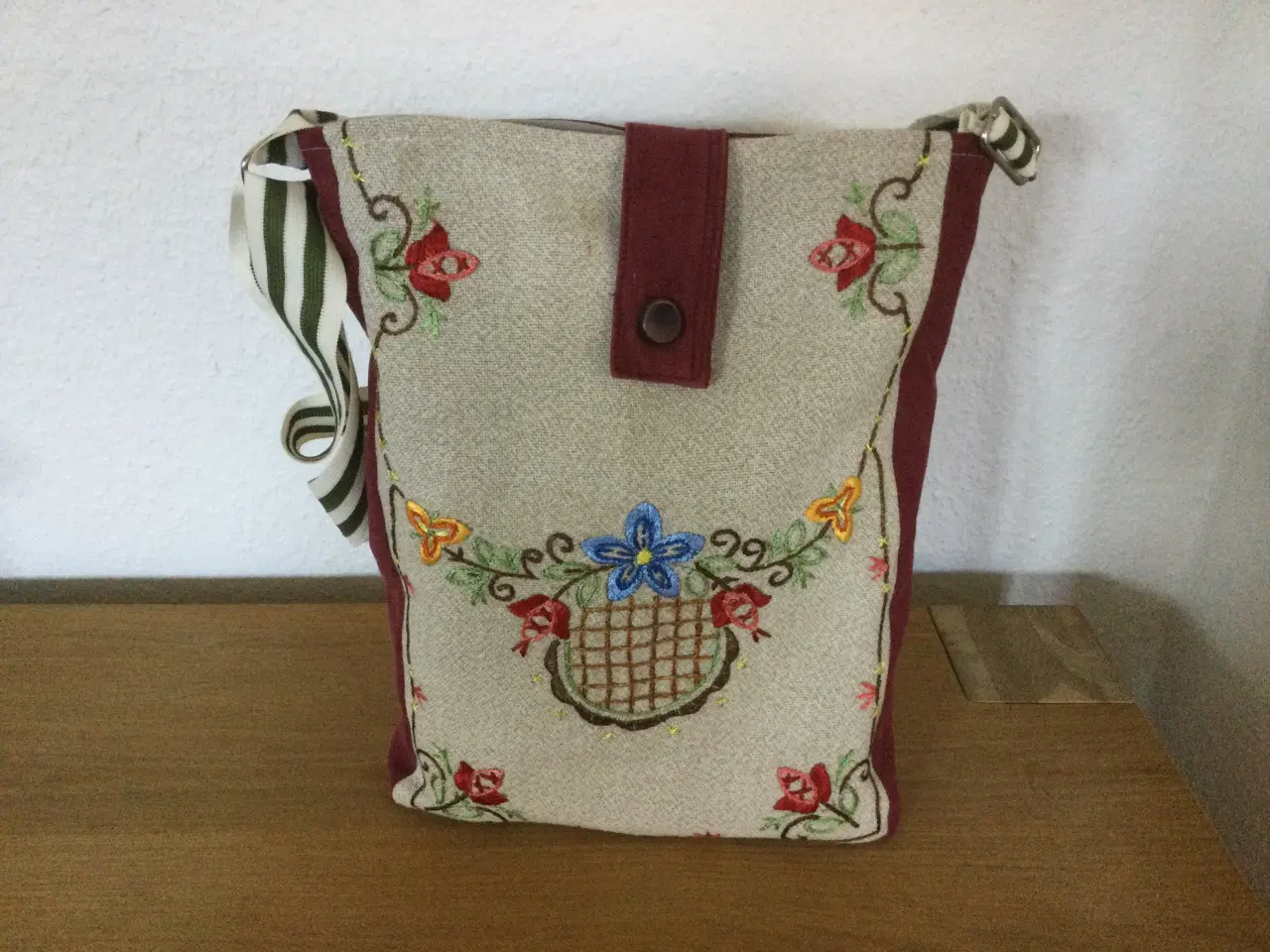 Billede 1 - Taske af broderi
