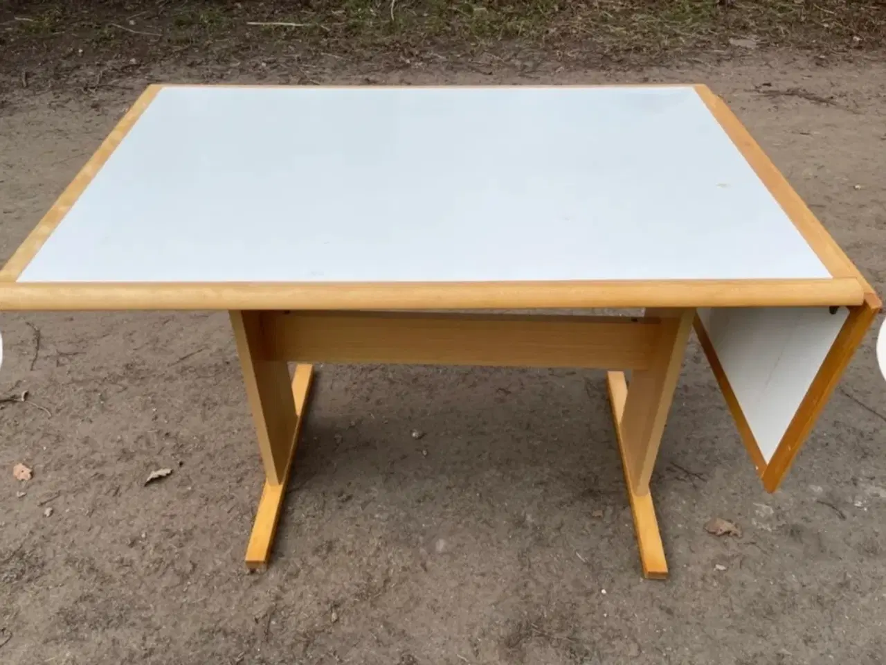 Billede 1 - Spisebord med stole