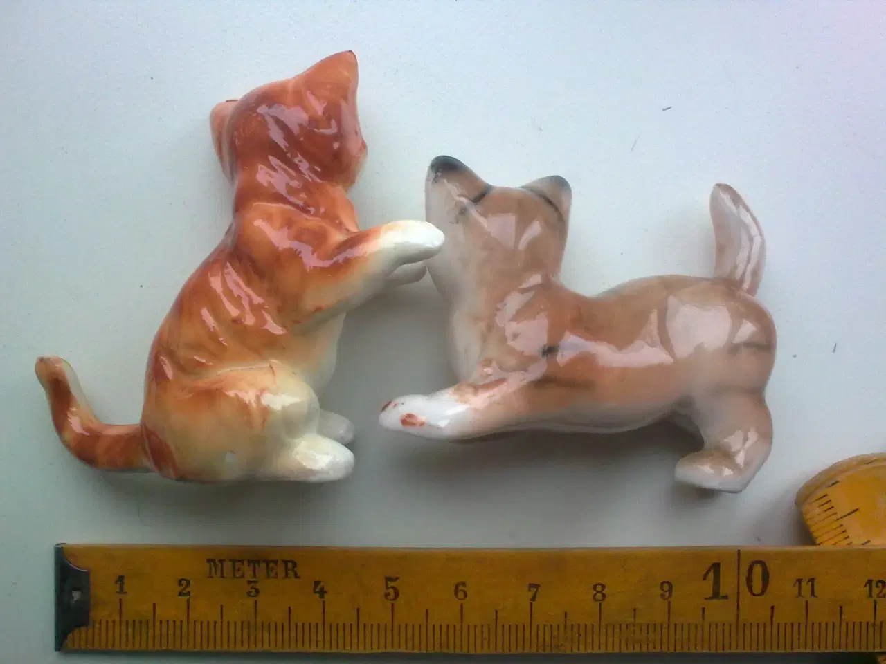 Billede 5 - Katte bakke m slikskål: plast, metal el. porcelæn