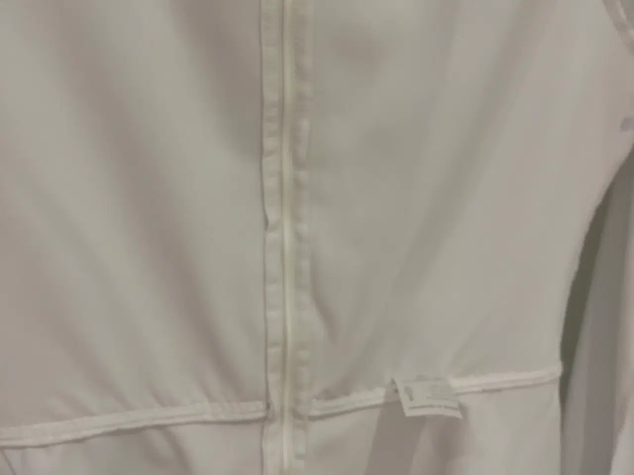 Billede 12 - Meget velholdt konfirmationskjole fra Lilly