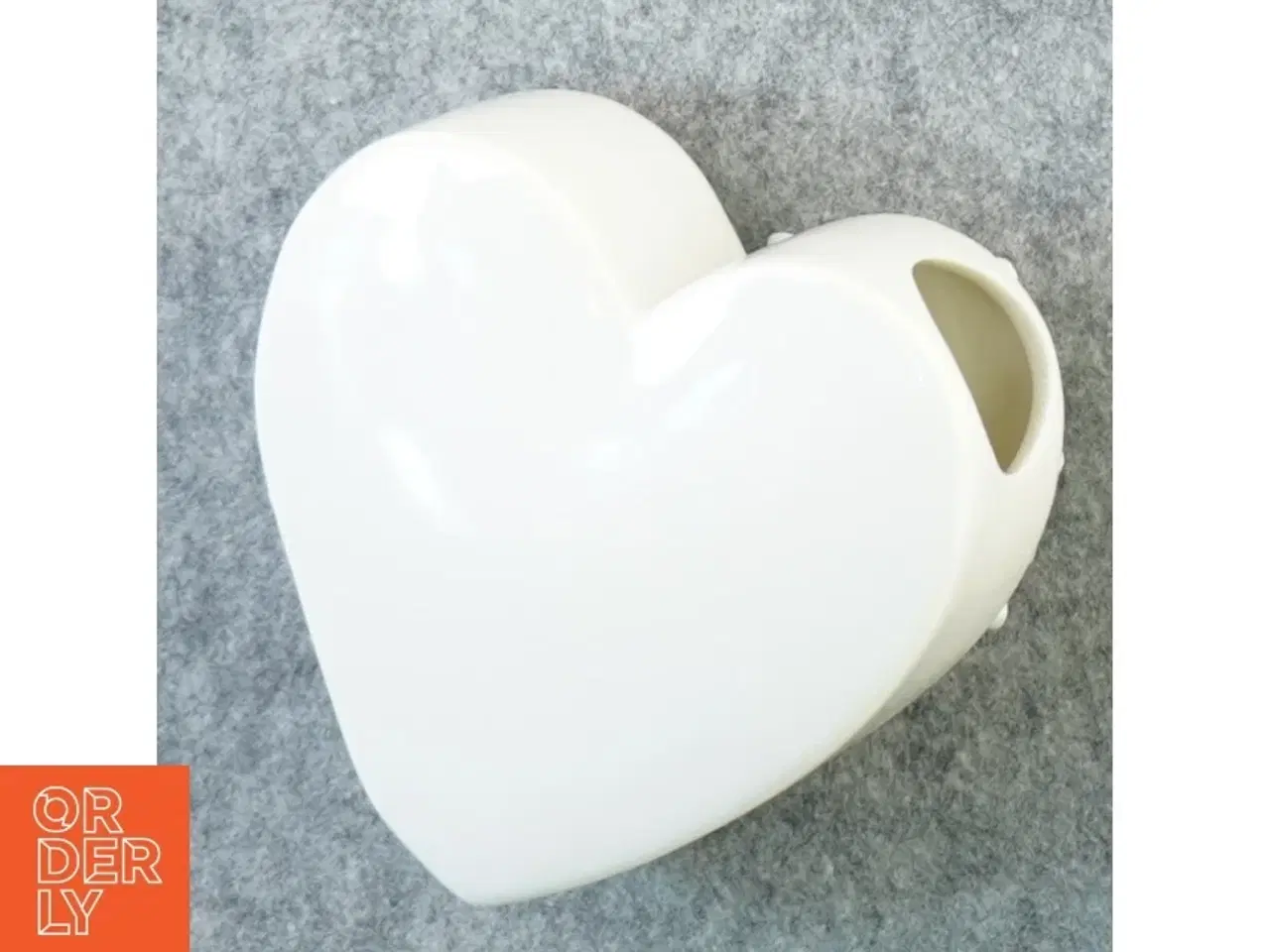 Billede 3 - Porcelæns vase, hjerte form (str. 12 x 13 x 6 cm)