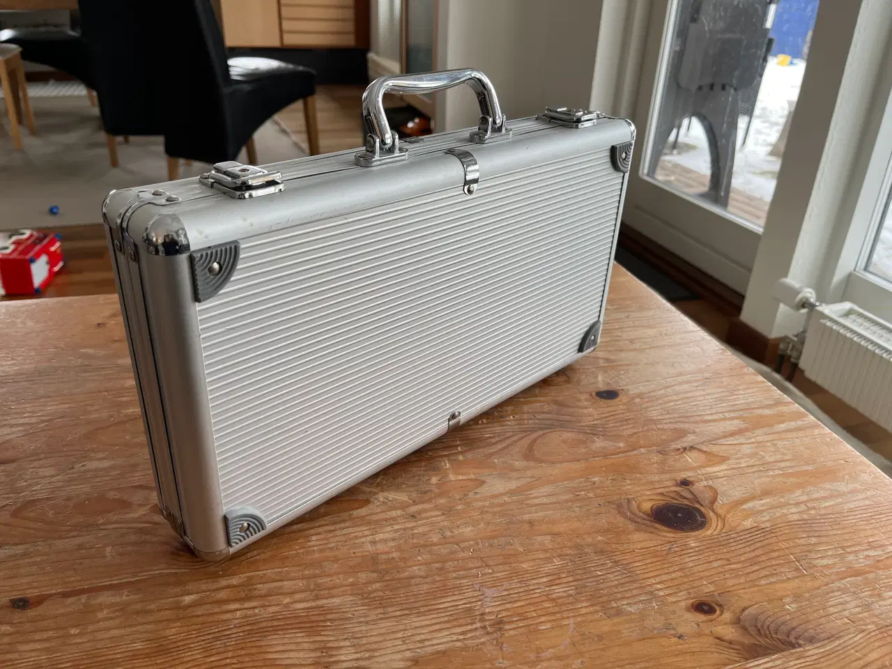 Billede 1 - Pokersæt i aluminiumskuffert.