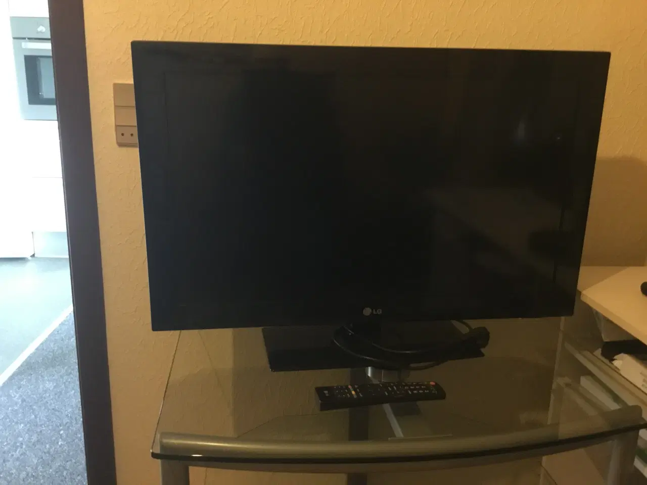 Billede 3 - Tvbord i glas og tv LG 43 t