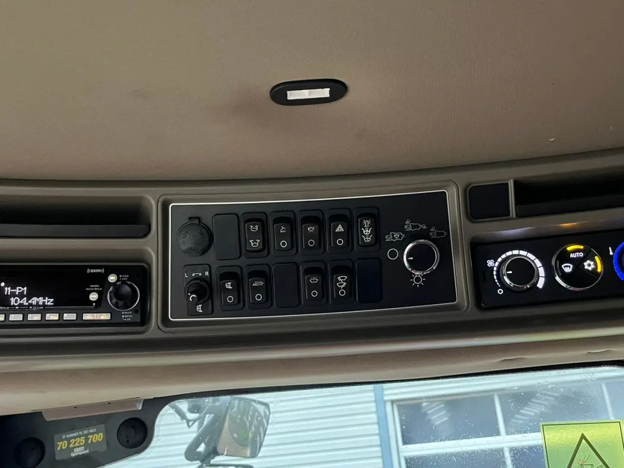 Billede 21 - Case IH 8250 Axial-Flow med 35fod Varicut skærebord. Dansk maskine