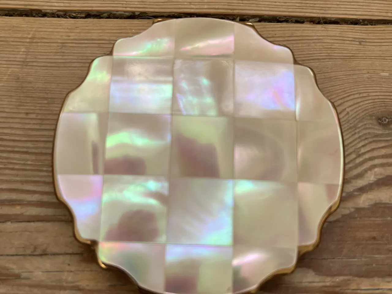 Billede 1 - Perlemor pudderdåse 