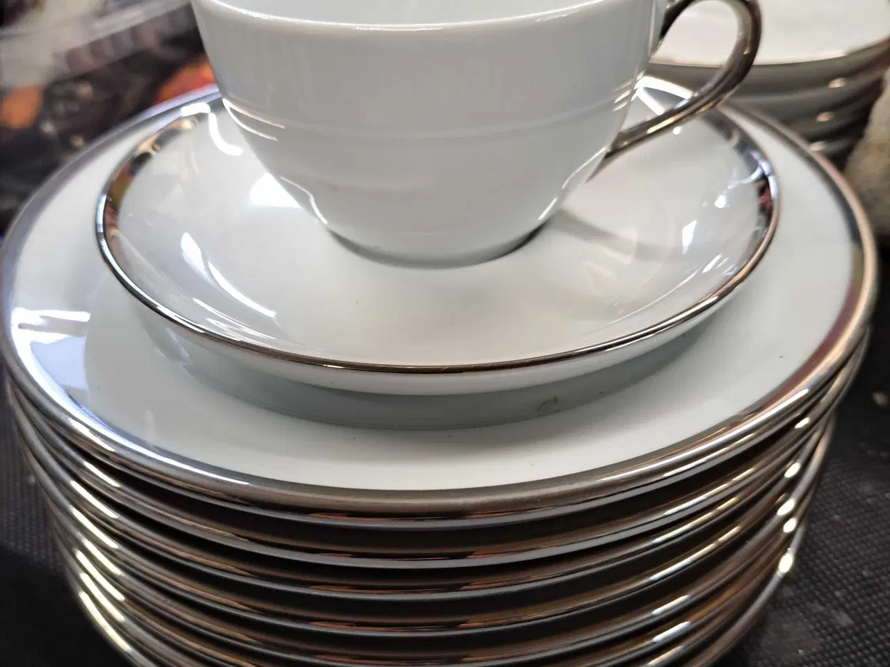 Billede 1 - Pillivuyt Bistro med sølvkant dele