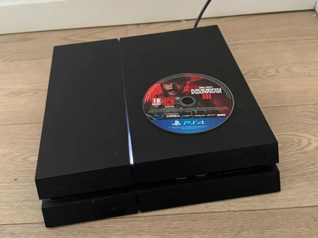 Billede 1 - Ps4 med 1 controller og mw3 