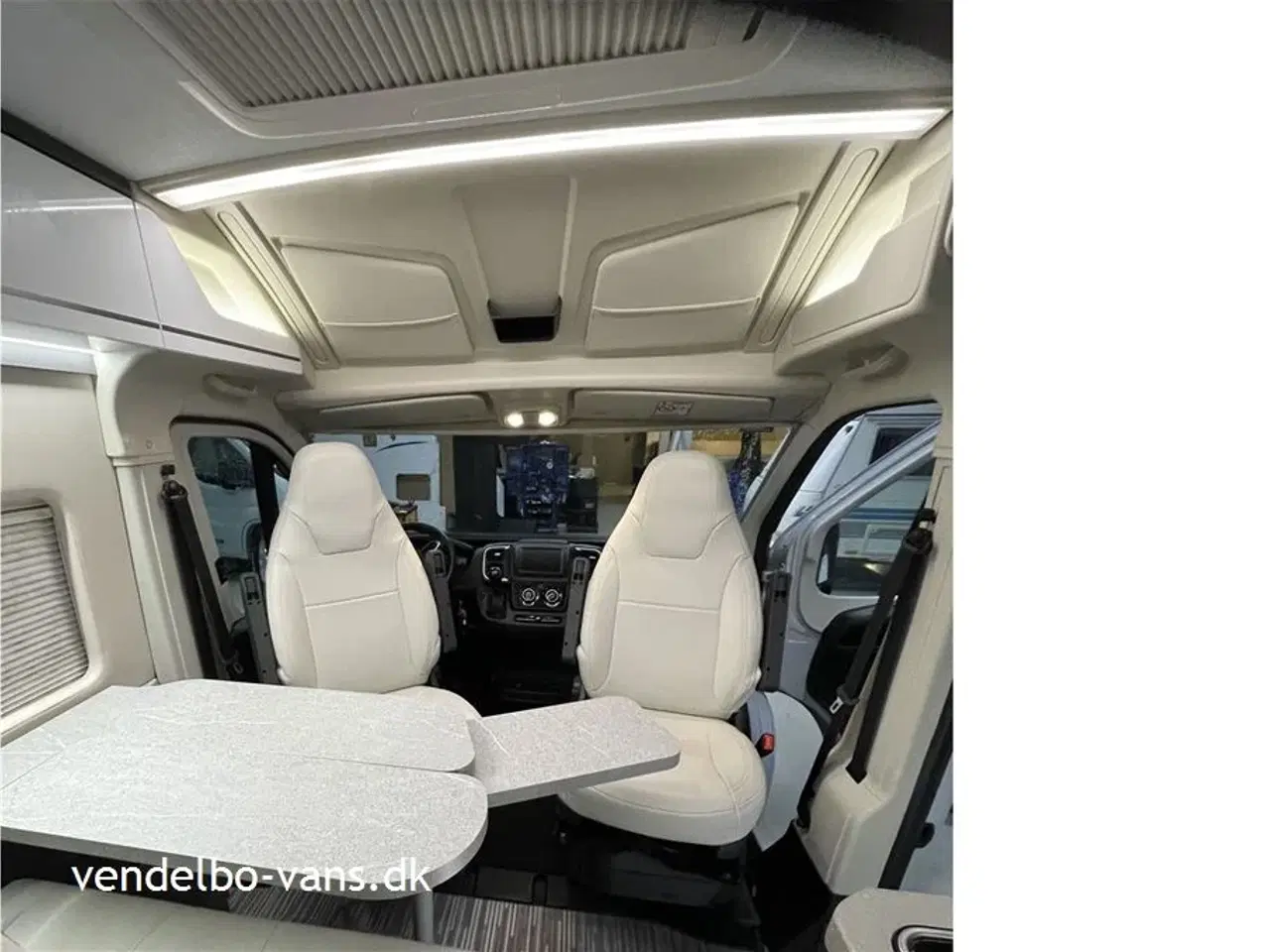 Billede 25 - 2022 - McLouis Menfys Van 04 Prestige Matic   Det er CamperVan topudgaven med masser af udstyr - Prestige Matic